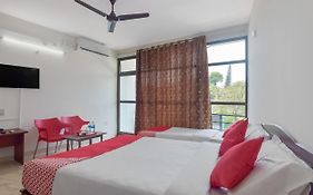 Oyo 13581 Hotel Raj
