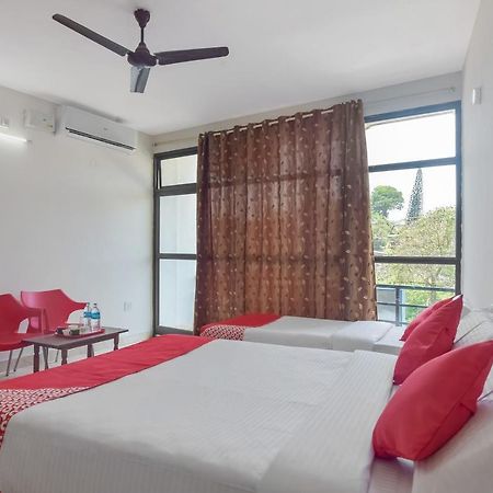 Oyo 13581 Hotel Raj Madikeri Exterior photo
