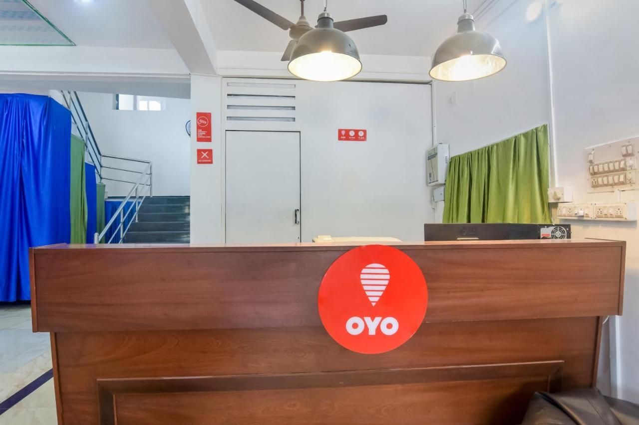 Oyo 13581 Hotel Raj Madikeri Exterior photo