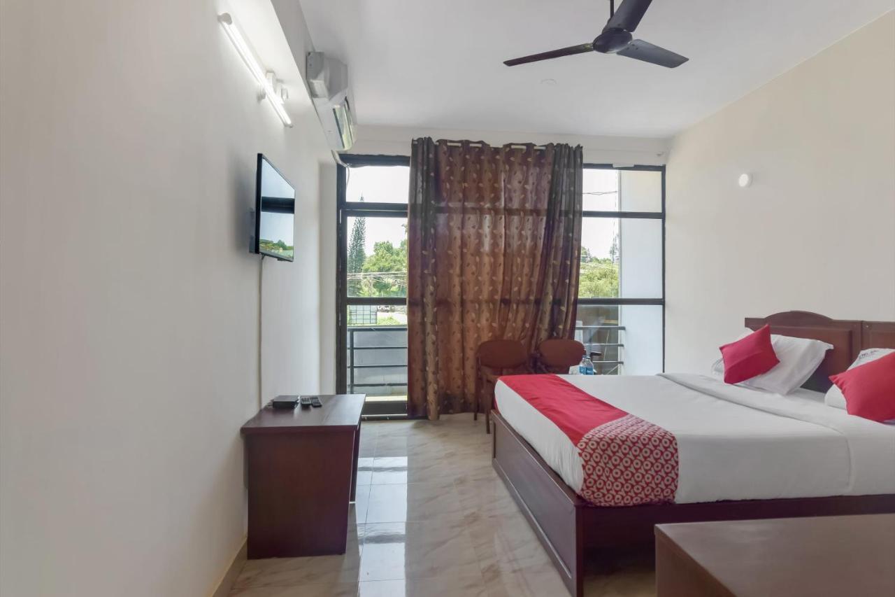 Oyo 13581 Hotel Raj Madikeri Exterior photo