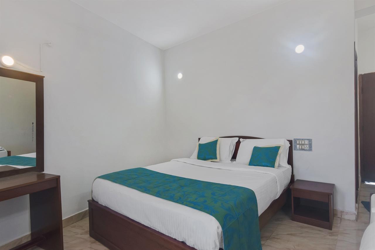 Oyo 13581 Hotel Raj Madikeri Exterior photo