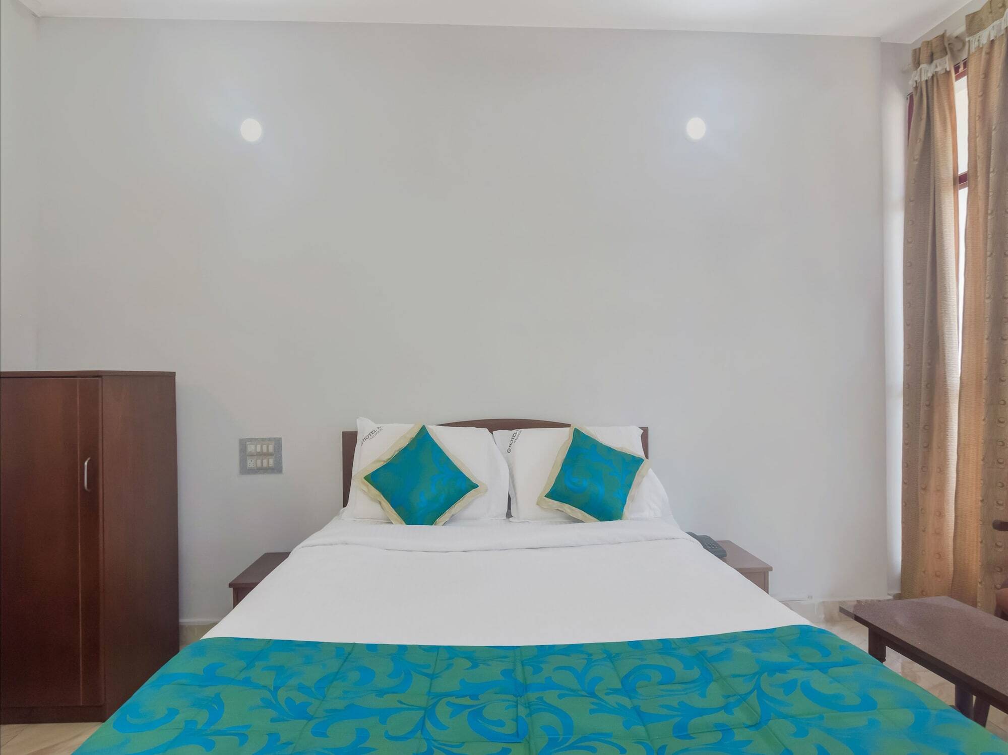 Oyo 13581 Hotel Raj Madikeri Exterior photo