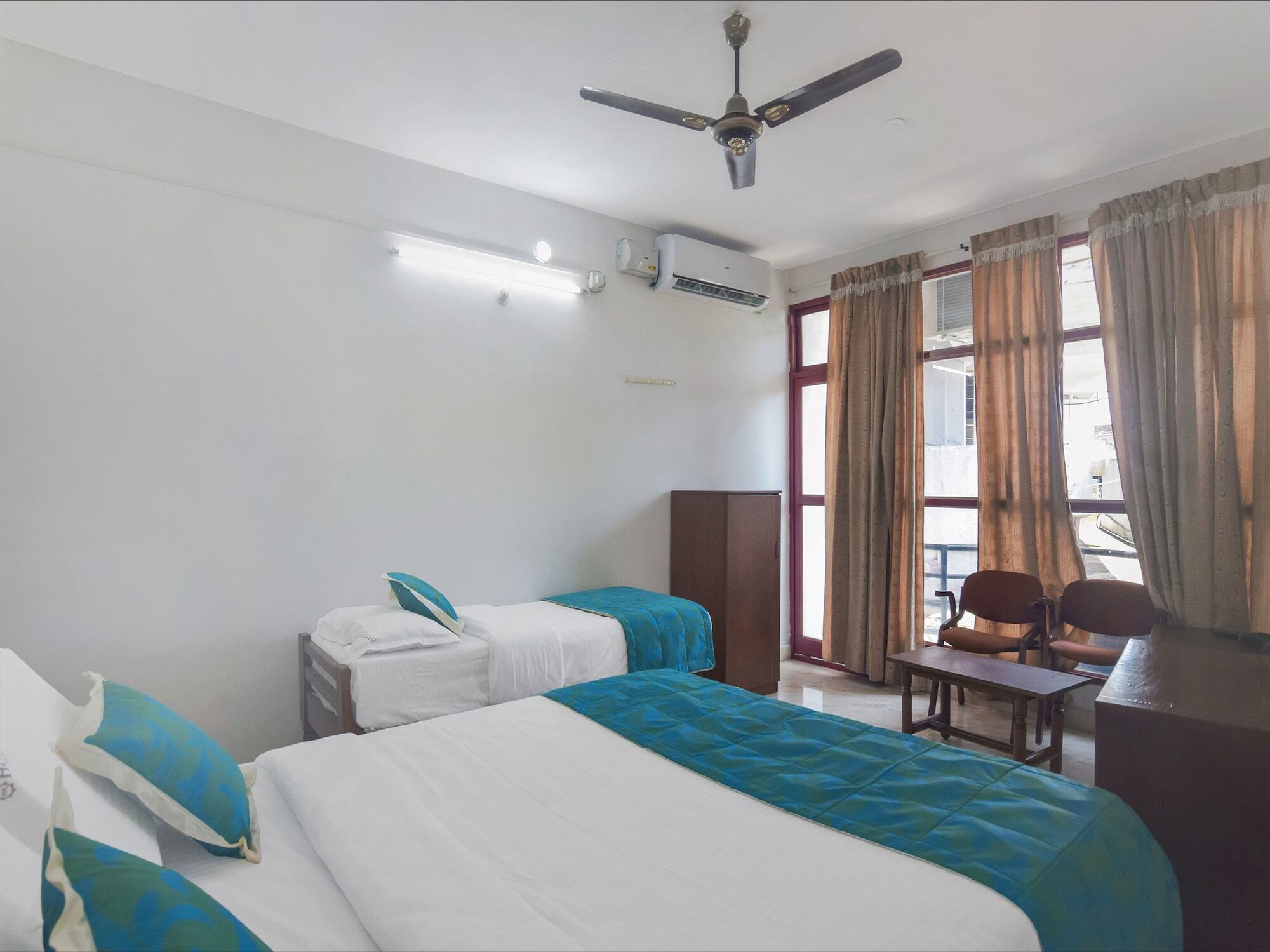 Oyo 13581 Hotel Raj Madikeri Exterior photo