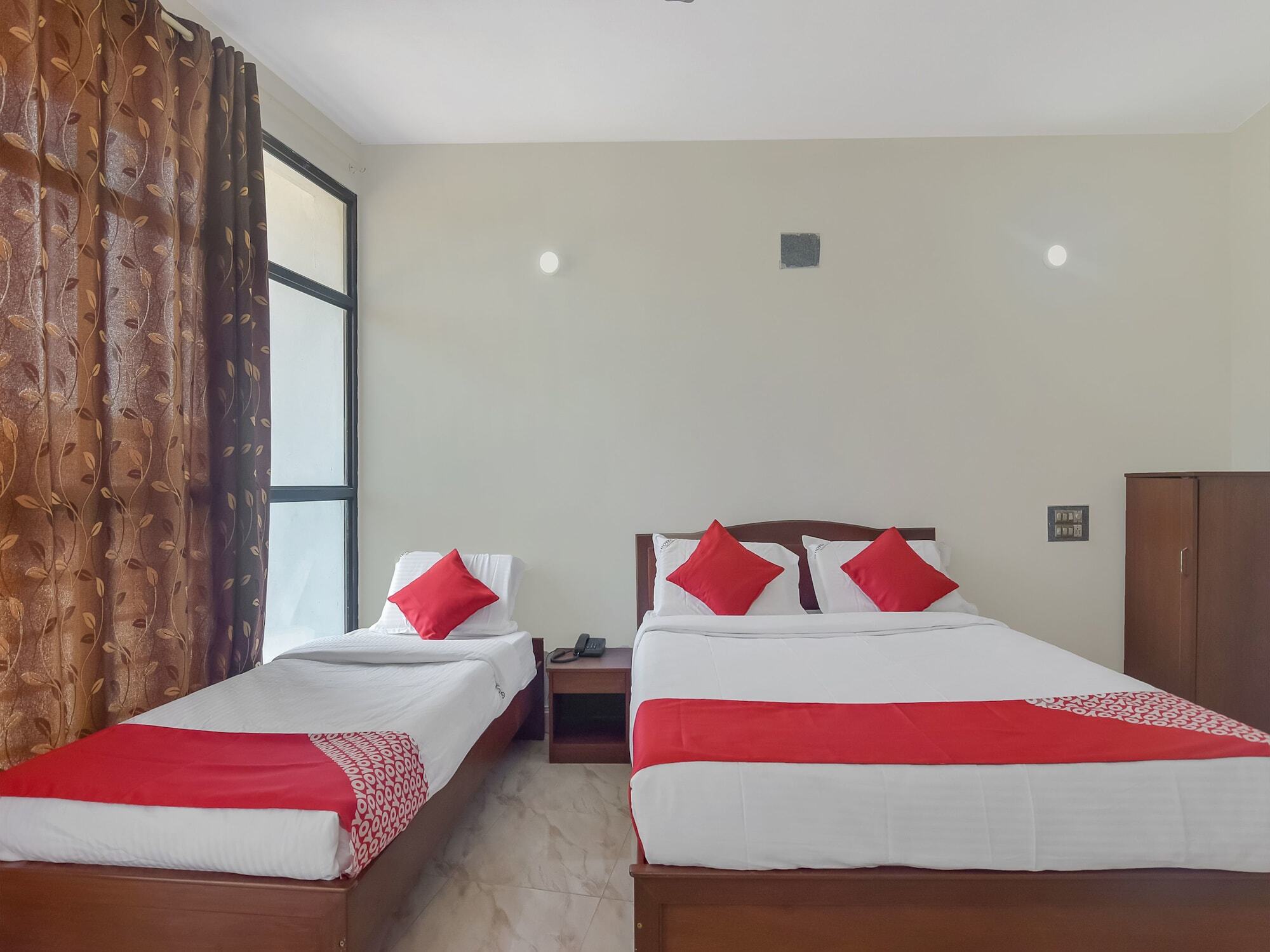 Oyo 13581 Hotel Raj Madikeri Exterior photo